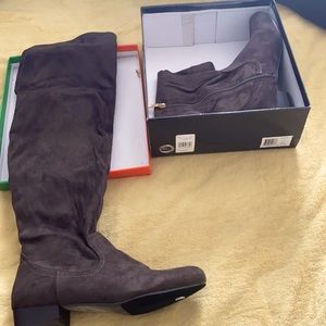 Size 8 Gray Boots